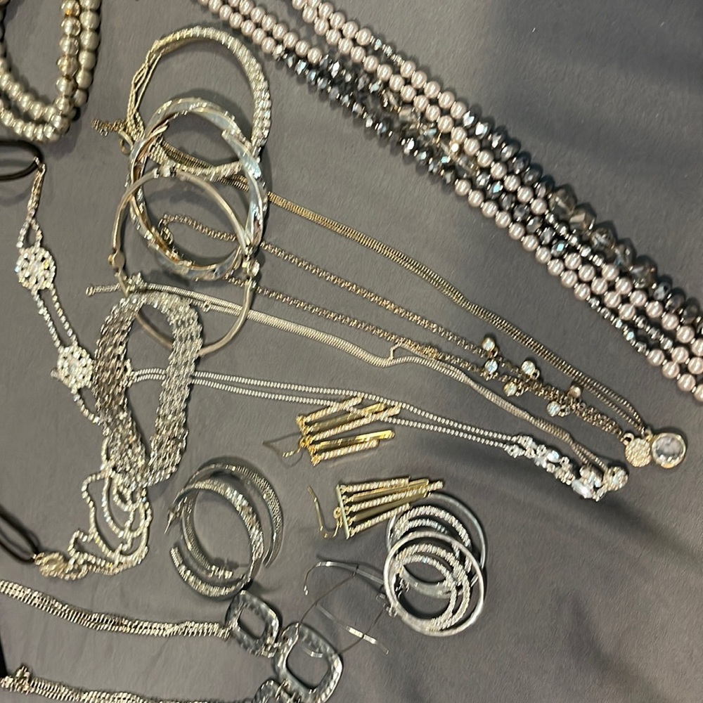 assorted jewelty